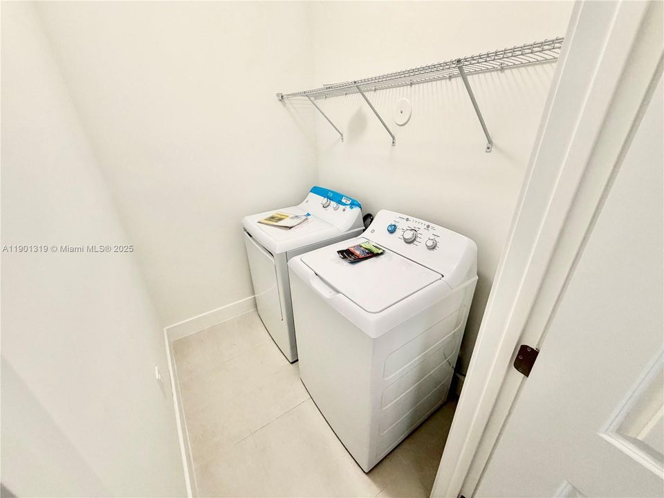 For Rent: $2,750 (4 beds, 2 baths, 1912 Square Feet)