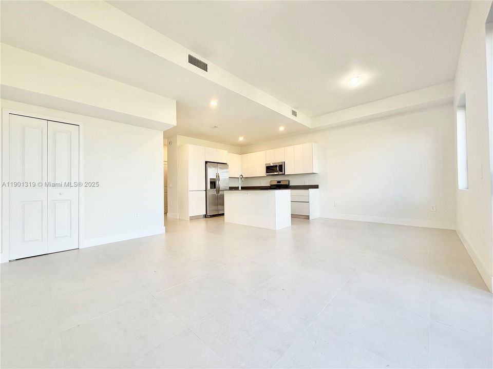 For Rent: $2,750 (4 beds, 2 baths, 1912 Square Feet)