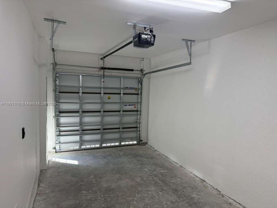 For Rent: $2,750 (4 beds, 2 baths, 1912 Square Feet)