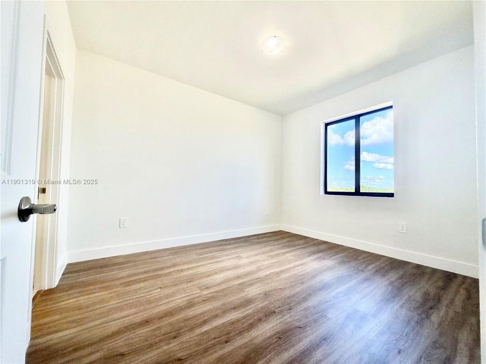 For Rent: $2,750 (4 beds, 2 baths, 1912 Square Feet)