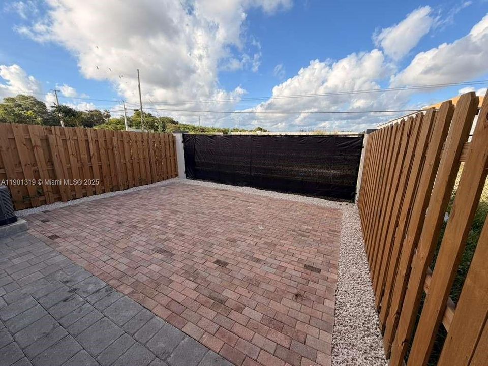 For Rent: $2,750 (4 beds, 2 baths, 1912 Square Feet)