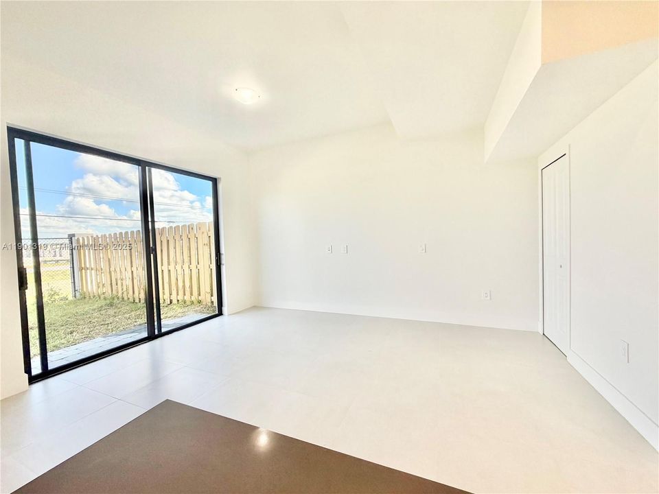 For Rent: $2,750 (4 beds, 2 baths, 1912 Square Feet)