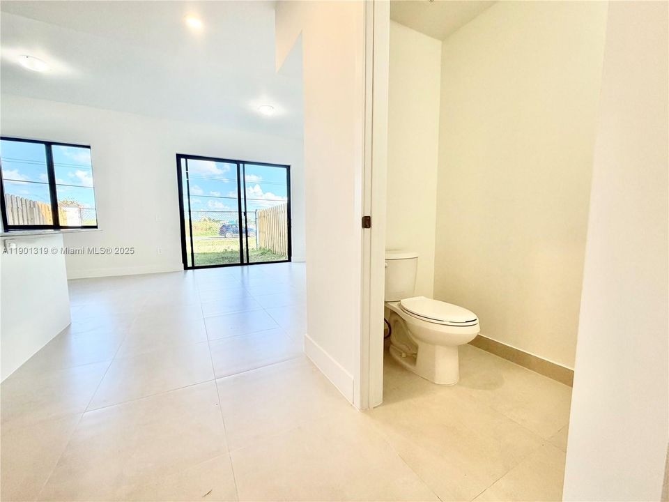 For Rent: $2,750 (4 beds, 2 baths, 1912 Square Feet)