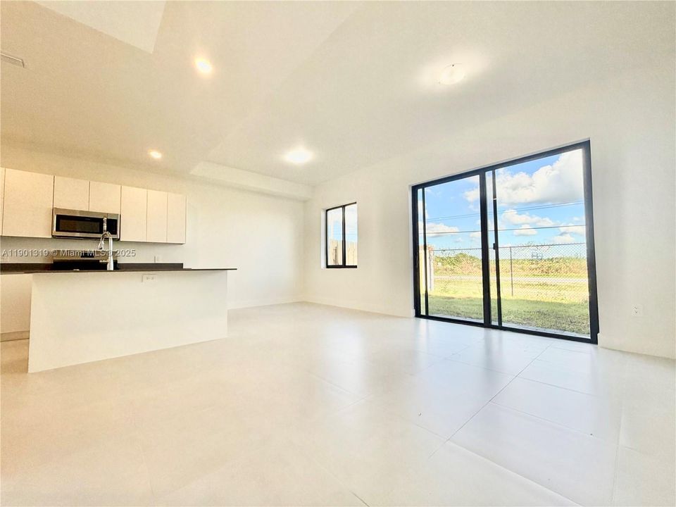 For Rent: $2,750 (4 beds, 2 baths, 1912 Square Feet)