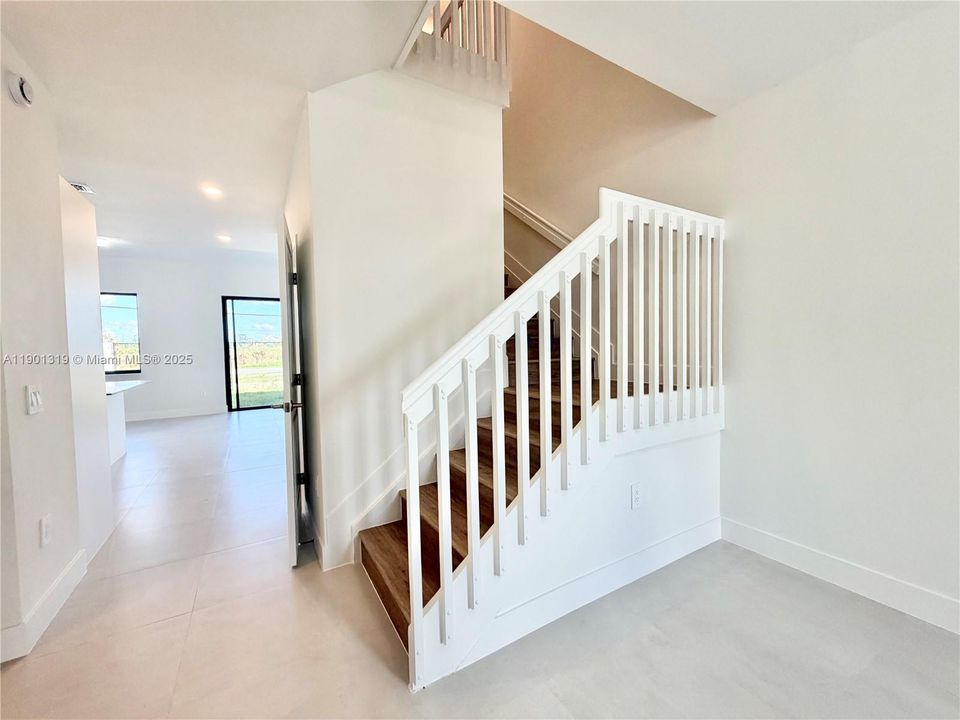 For Rent: $2,750 (4 beds, 2 baths, 1912 Square Feet)