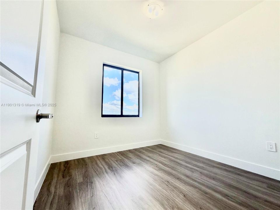 For Rent: $2,750 (4 beds, 2 baths, 1912 Square Feet)