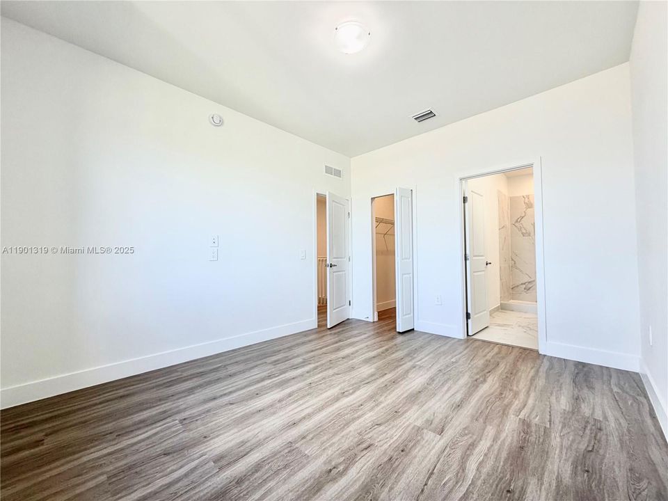 For Rent: $2,750 (4 beds, 2 baths, 1912 Square Feet)