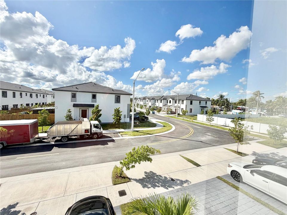 For Rent: $2,750 (4 beds, 2 baths, 1912 Square Feet)