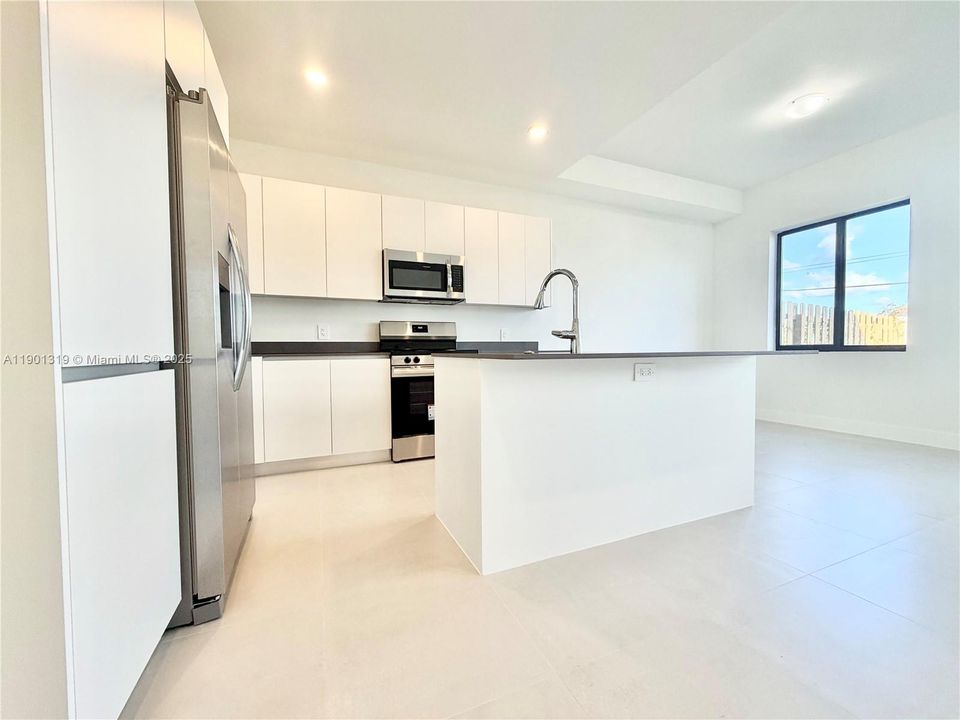 For Rent: $2,750 (4 beds, 2 baths, 1912 Square Feet)