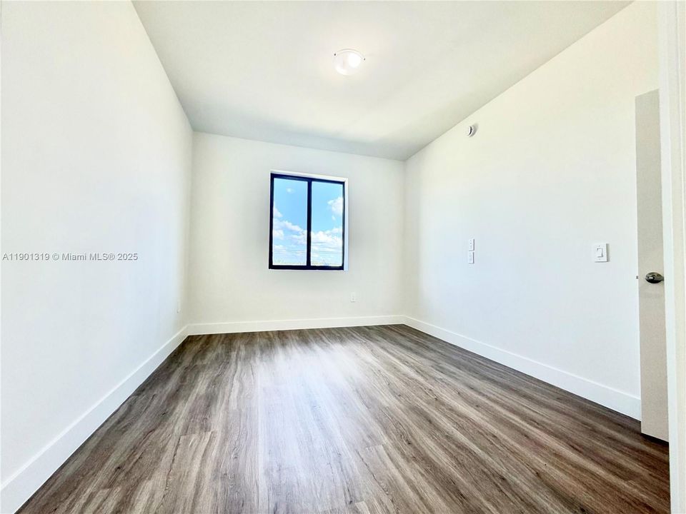 For Rent: $2,750 (4 beds, 2 baths, 1912 Square Feet)