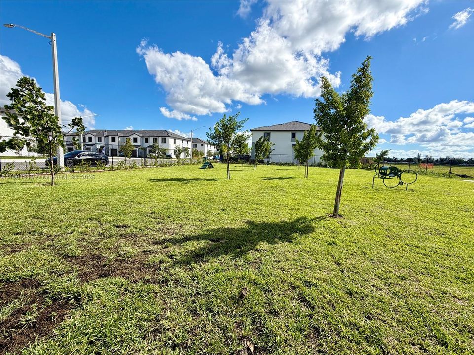 For Rent: $2,750 (4 beds, 2 baths, 1912 Square Feet)