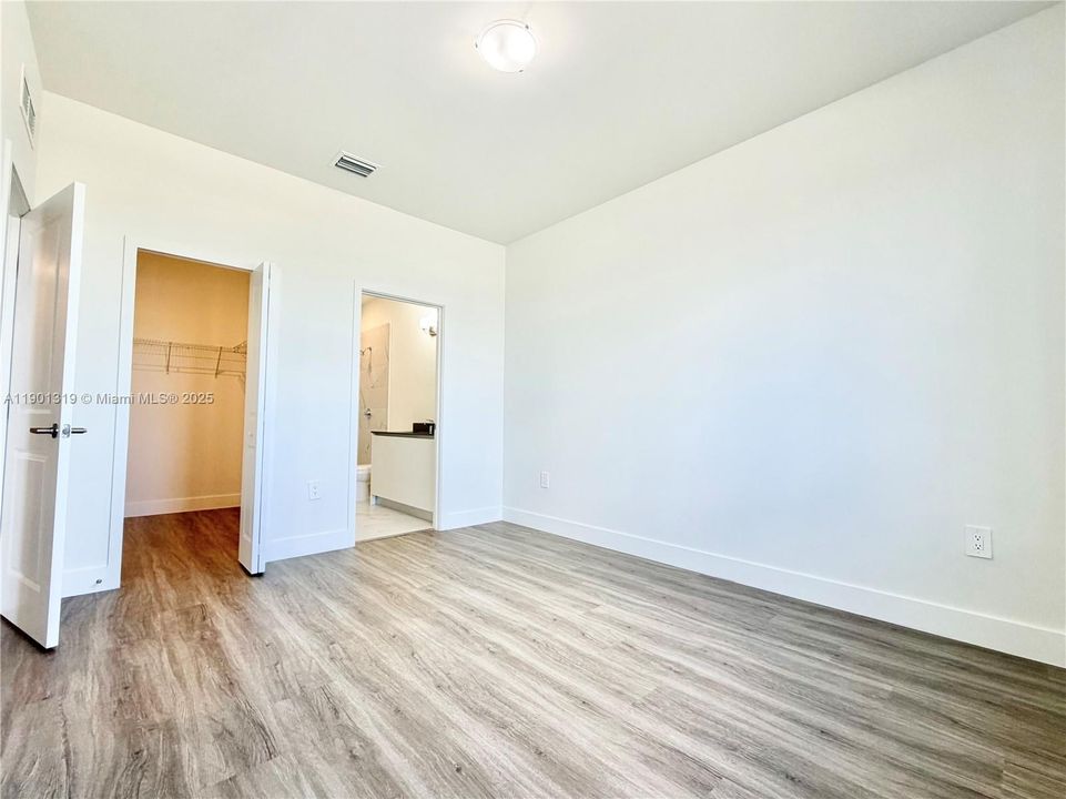 For Rent: $2,750 (4 beds, 2 baths, 1912 Square Feet)