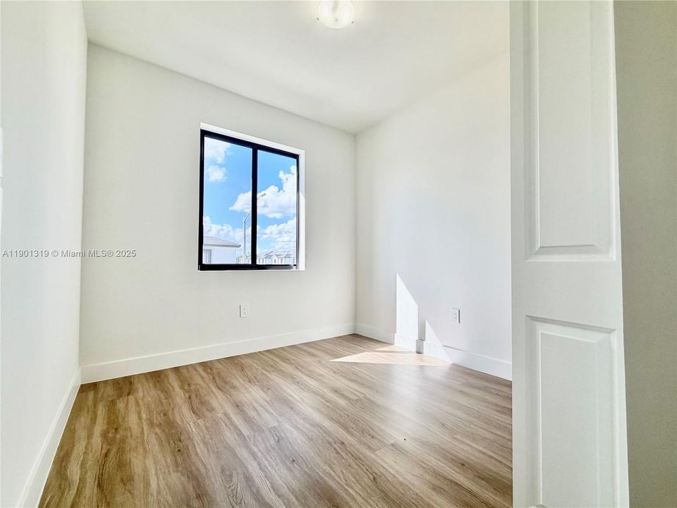 For Rent: $2,750 (4 beds, 2 baths, 1912 Square Feet)