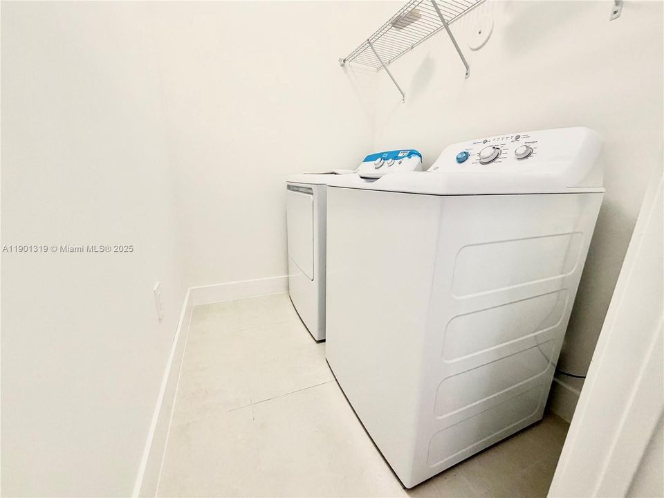 For Rent: $2,750 (4 beds, 2 baths, 1912 Square Feet)