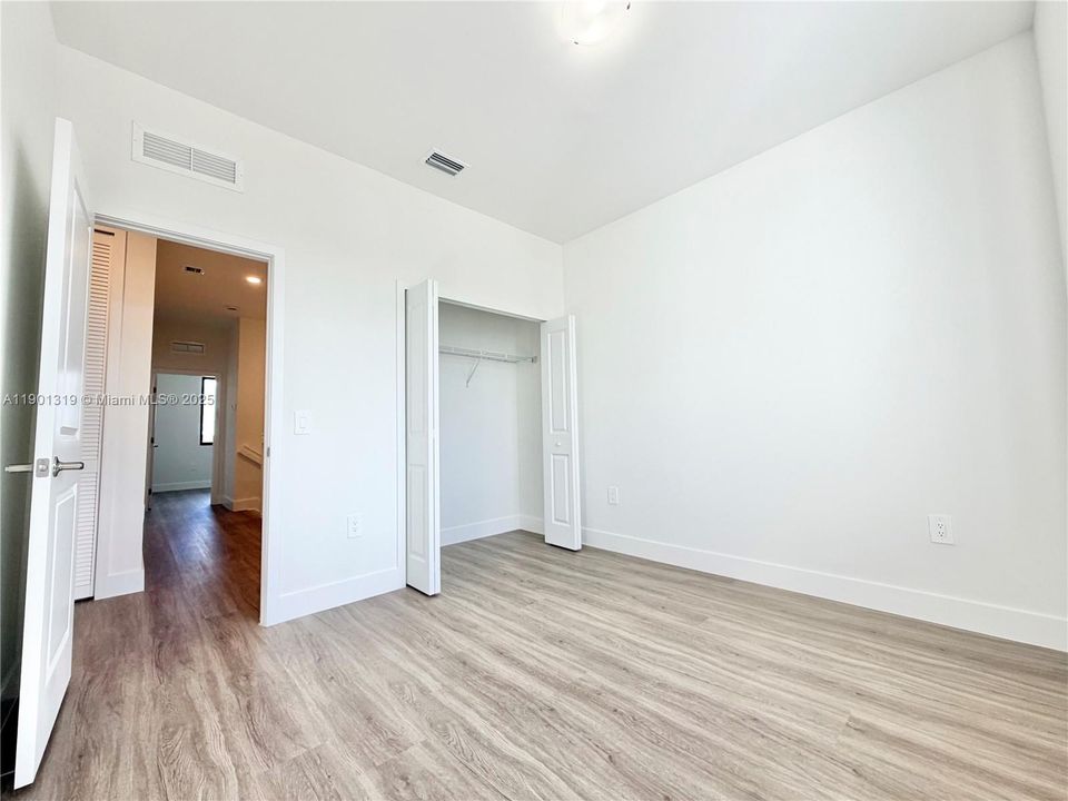 For Rent: $2,750 (4 beds, 2 baths, 1912 Square Feet)