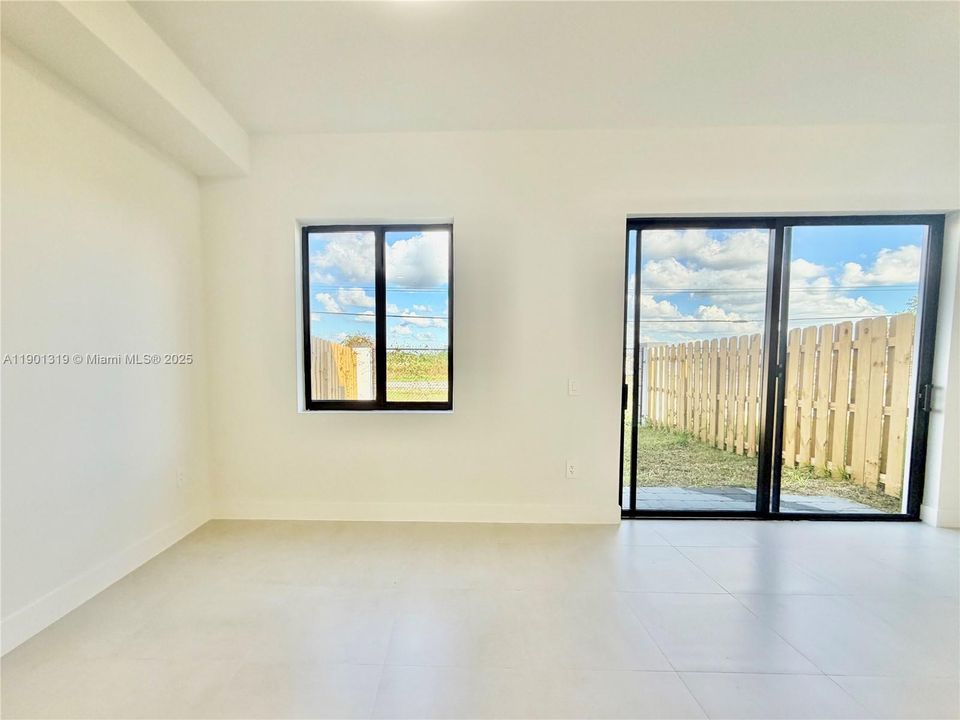 For Rent: $2,750 (4 beds, 2 baths, 1912 Square Feet)