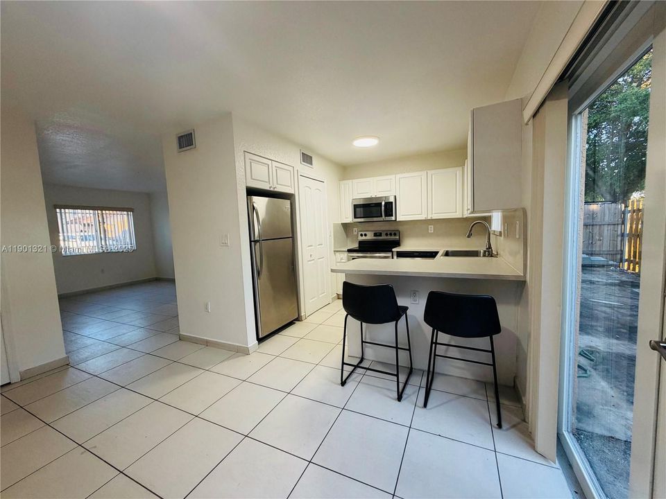 For Rent: $2,650 (2 beds, 2 baths, 926 Square Feet)