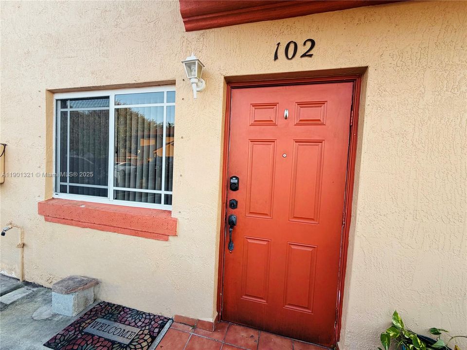 For Rent: $2,650 (2 beds, 2 baths, 926 Square Feet)