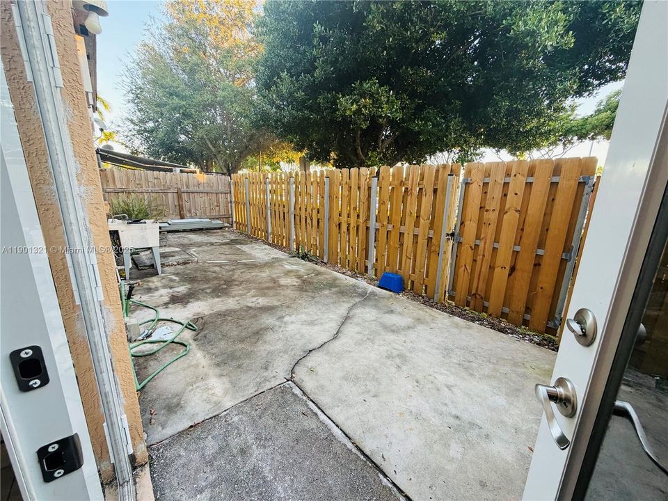 For Rent: $2,650 (2 beds, 2 baths, 926 Square Feet)