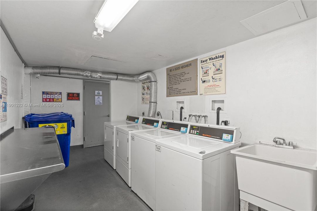 Active With Contract: $159,000 (1 beds, 1 baths, 741 Square Feet)