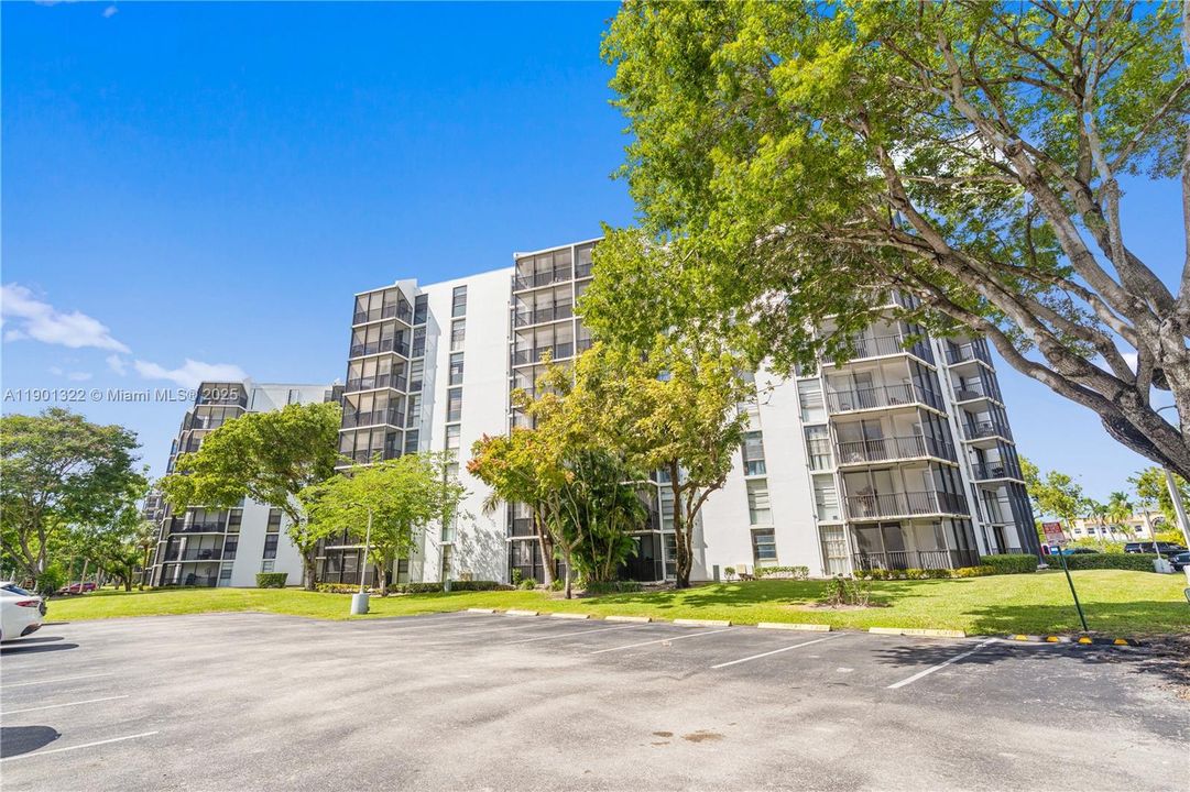 Active With Contract: $159,000 (1 beds, 1 baths, 741 Square Feet)