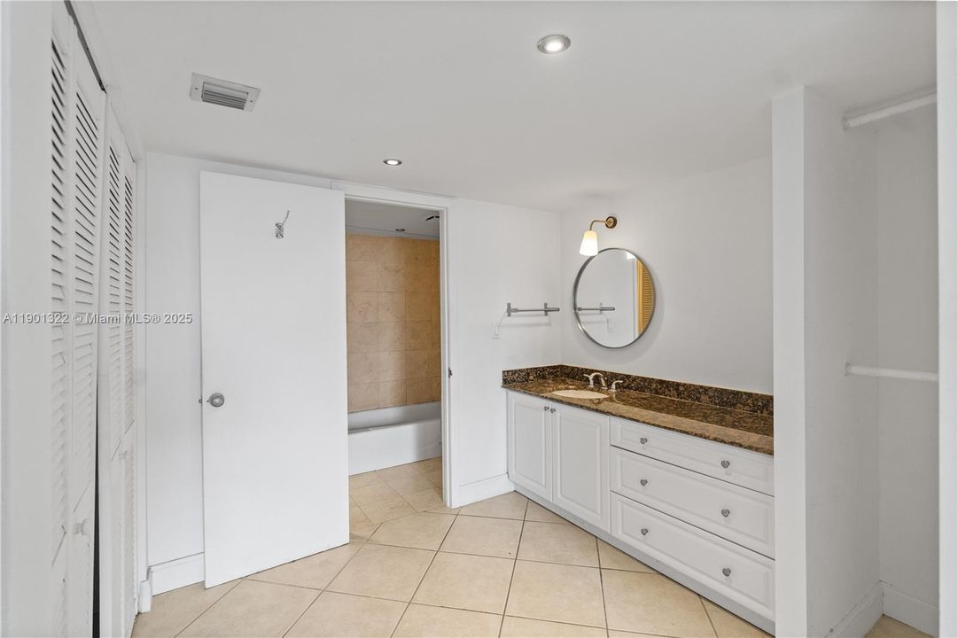 Active With Contract: $159,000 (1 beds, 1 baths, 741 Square Feet)
