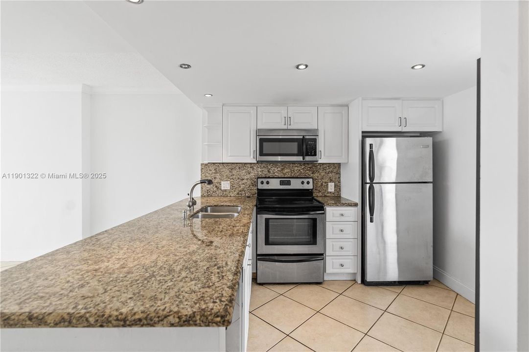 Active With Contract: $159,000 (1 beds, 1 baths, 741 Square Feet)
