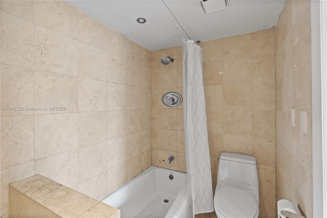 Active With Contract: $159,000 (1 beds, 1 baths, 741 Square Feet)