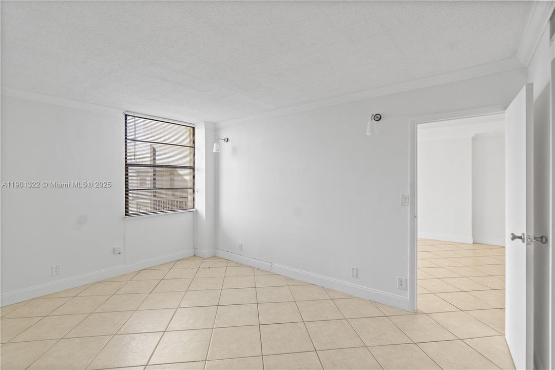 Active With Contract: $159,000 (1 beds, 1 baths, 741 Square Feet)