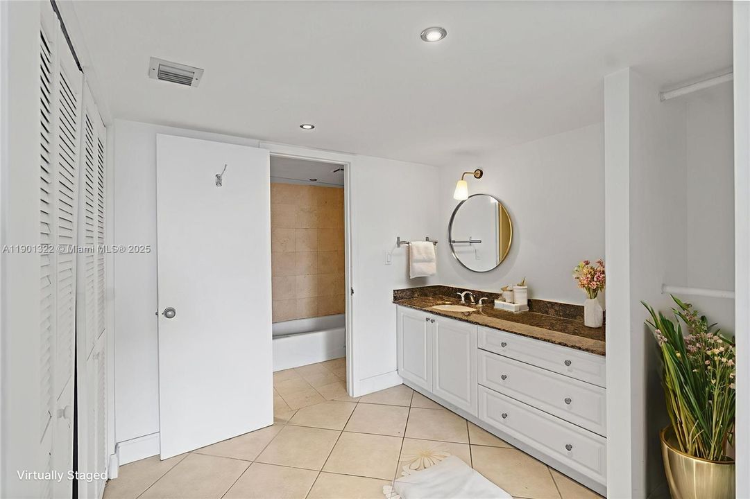 Active With Contract: $159,000 (1 beds, 1 baths, 741 Square Feet)