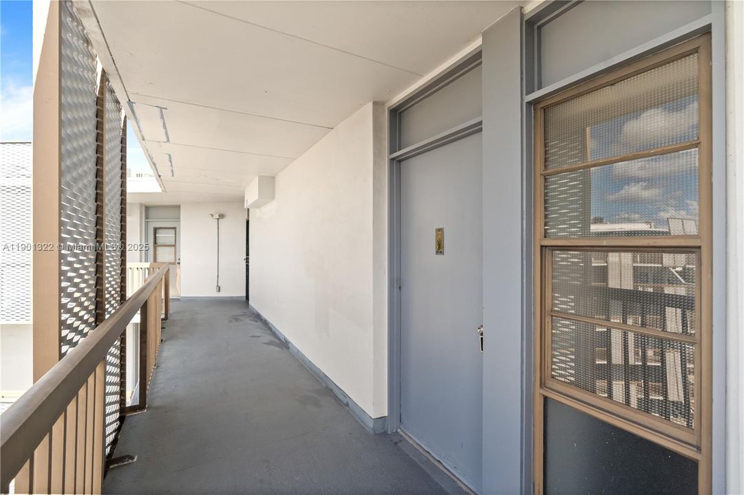 Active With Contract: $159,000 (1 beds, 1 baths, 741 Square Feet)