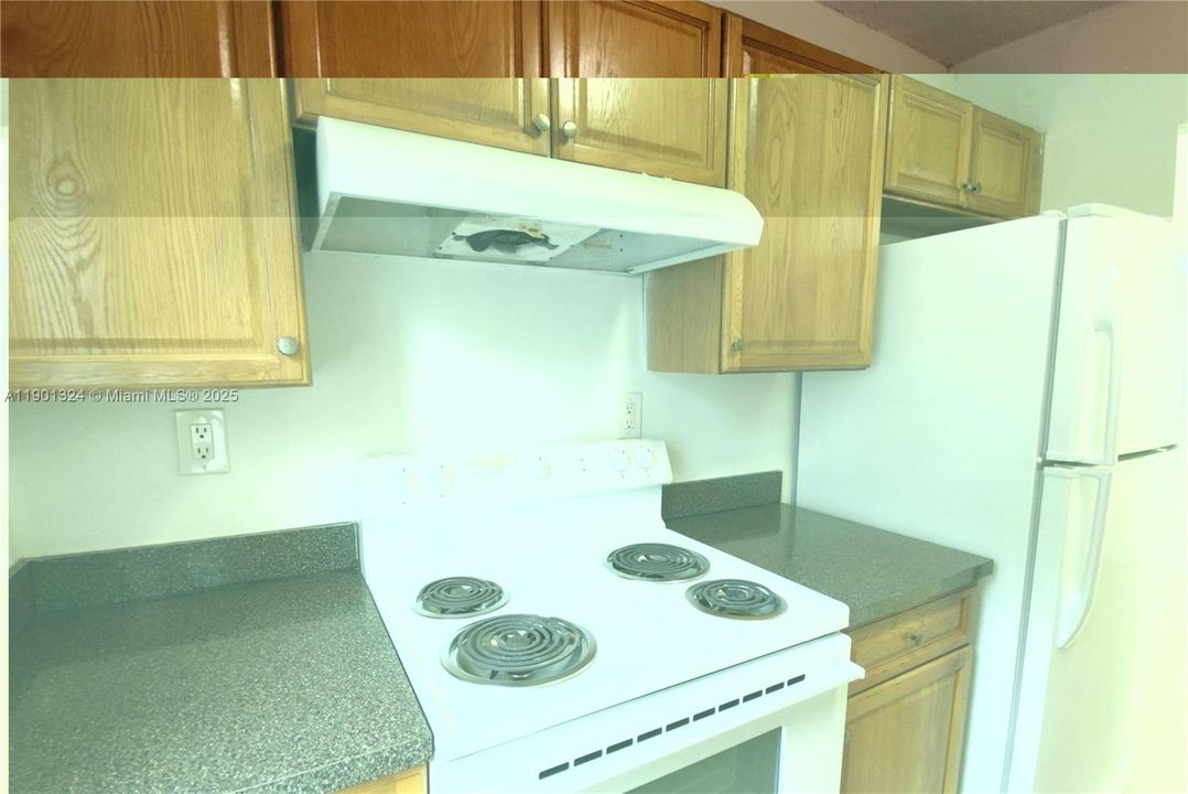 For Sale: $220,000 (1 beds, 1 baths, 689 Square Feet)