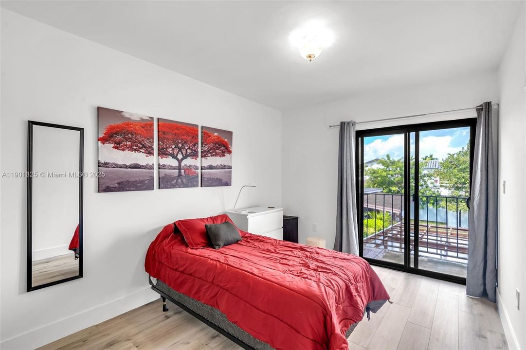 Active With Contract: $571,200 (3 beds, 3 baths, 1500 Square Feet)