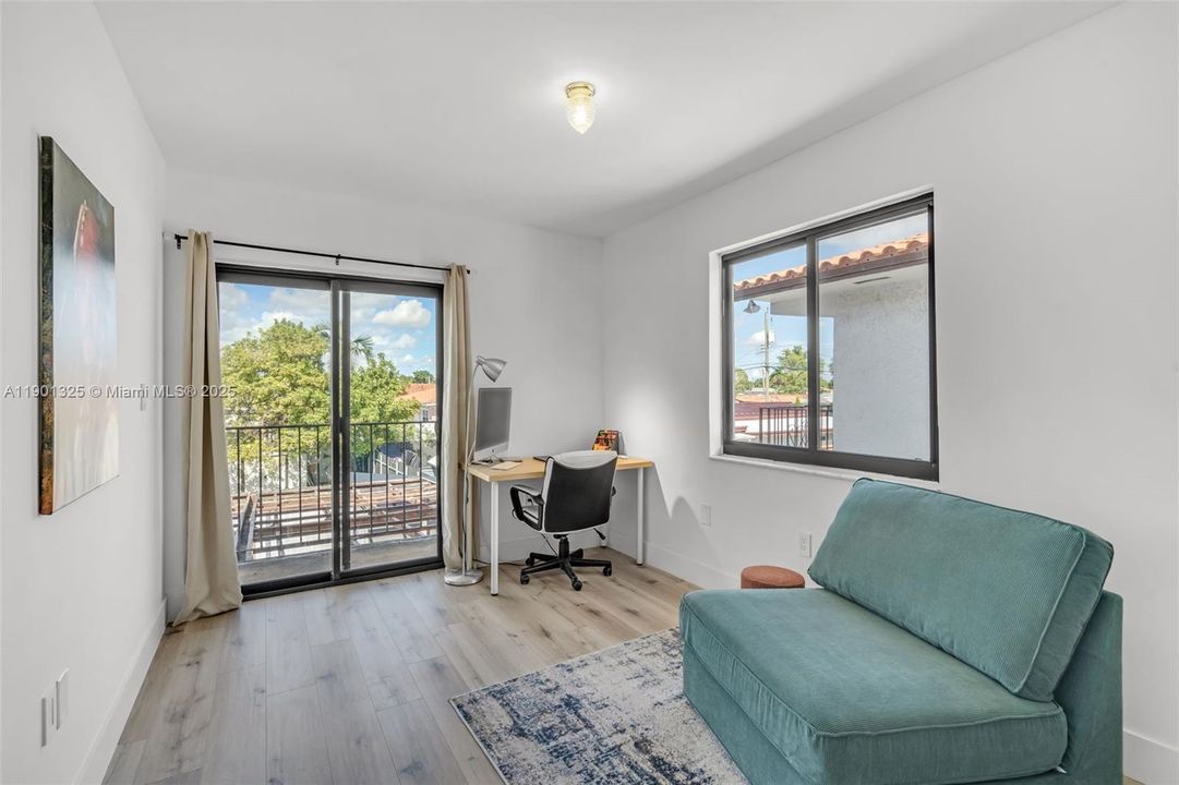 Active With Contract: $571,200 (3 beds, 3 baths, 1500 Square Feet)