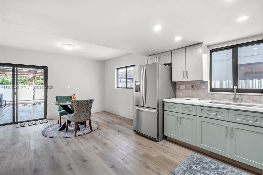 Active With Contract: $571,200 (3 beds, 3 baths, 1500 Square Feet)