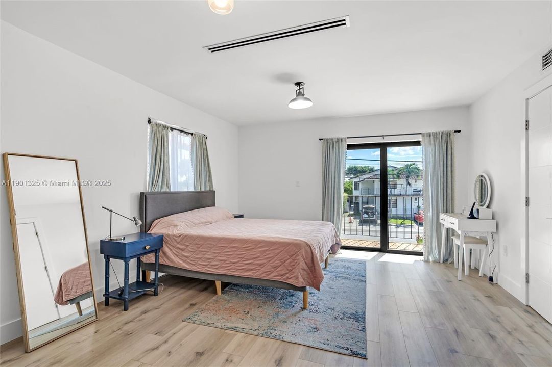 Active With Contract: $571,200 (3 beds, 3 baths, 1500 Square Feet)