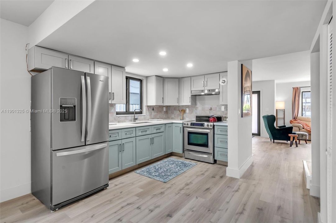 Active With Contract: $571,200 (3 beds, 3 baths, 1500 Square Feet)