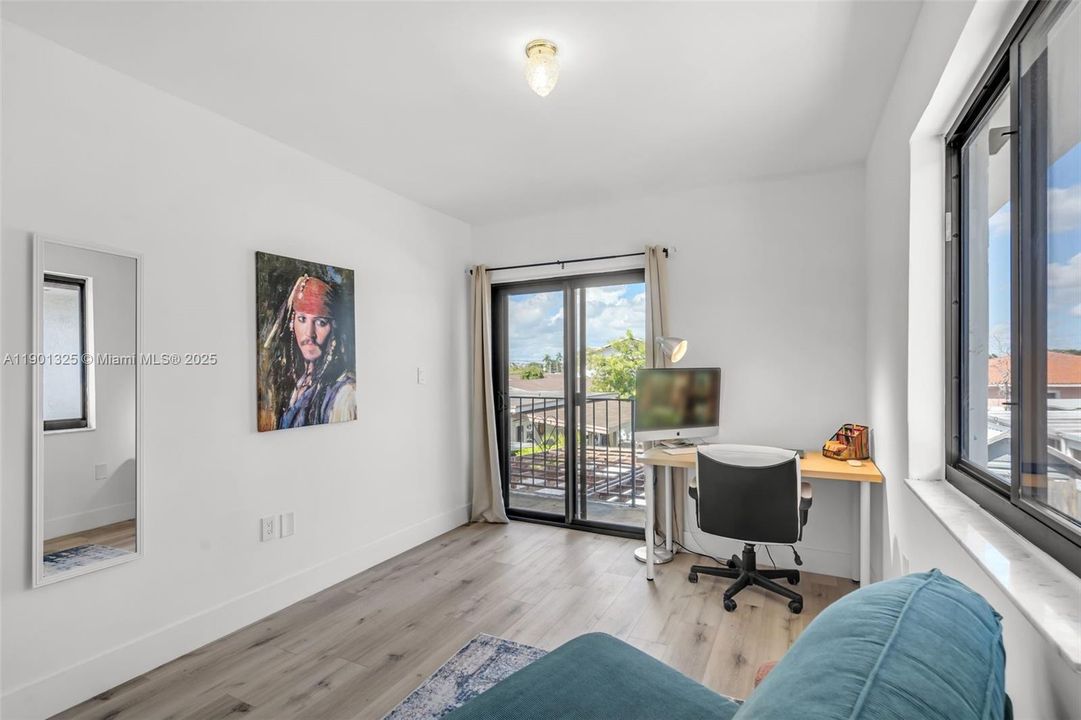 Active With Contract: $571,200 (3 beds, 3 baths, 1500 Square Feet)