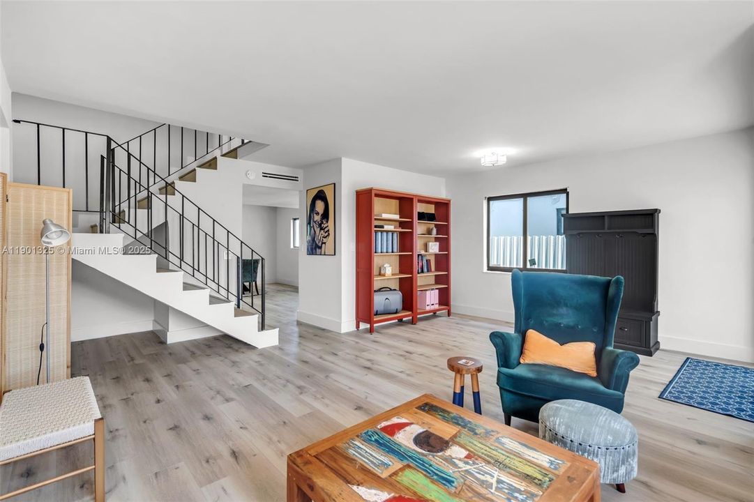 Active With Contract: $571,200 (3 beds, 3 baths, 1500 Square Feet)