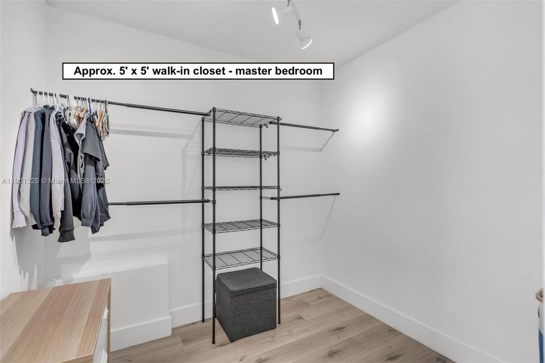 Active With Contract: $571,200 (3 beds, 3 baths, 1500 Square Feet)