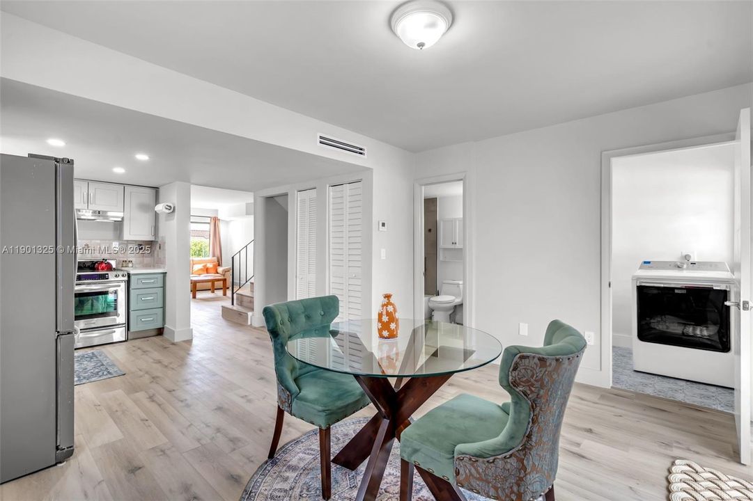 Active With Contract: $571,200 (3 beds, 3 baths, 1500 Square Feet)