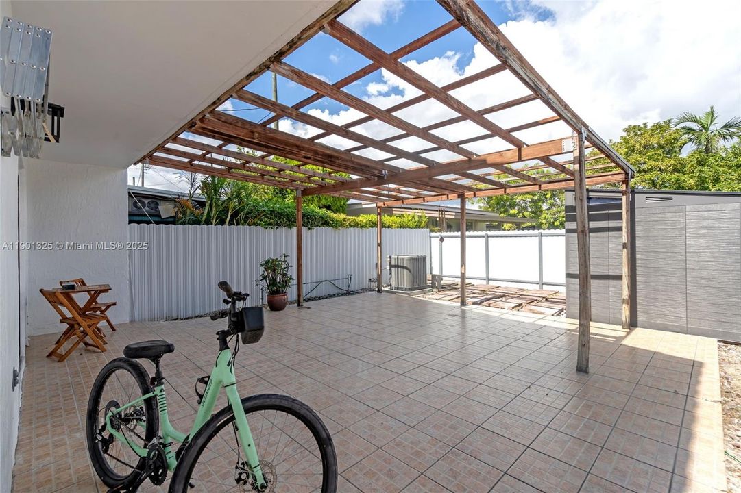 Active With Contract: $571,200 (3 beds, 3 baths, 1500 Square Feet)