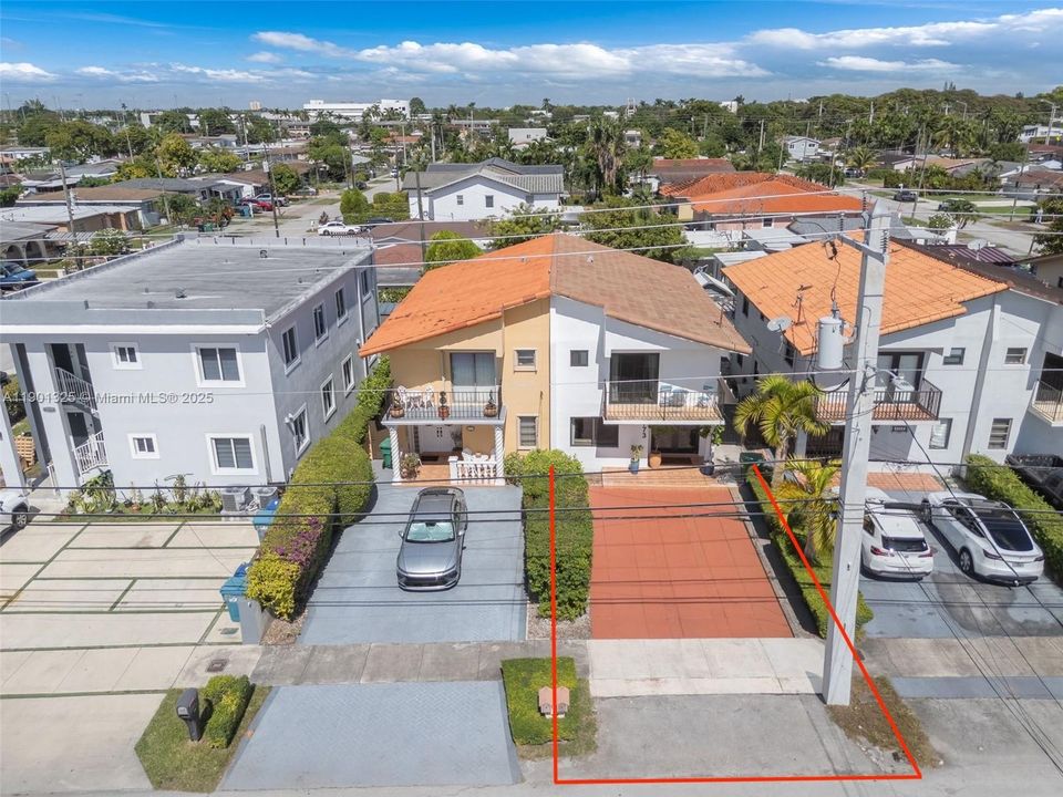 Active With Contract: $571,200 (3 beds, 3 baths, 1500 Square Feet)