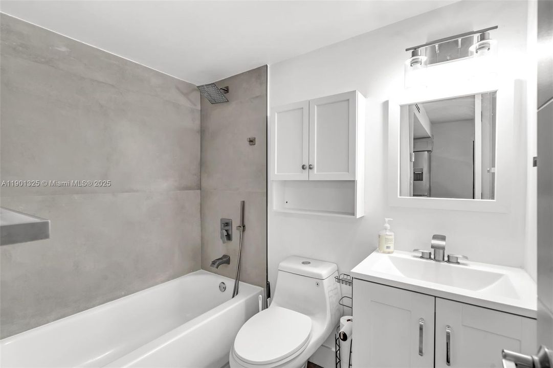 Active With Contract: $571,200 (3 beds, 3 baths, 1500 Square Feet)