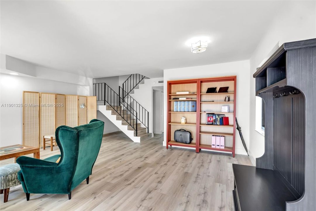 Active With Contract: $571,200 (3 beds, 3 baths, 1500 Square Feet)