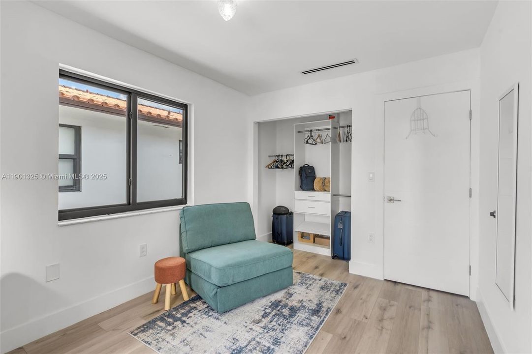 Active With Contract: $571,200 (3 beds, 3 baths, 1500 Square Feet)