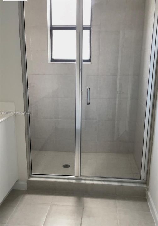 合同活跃: $3,400 (3 贝兹, 2 浴室, 1888 平方英尺)