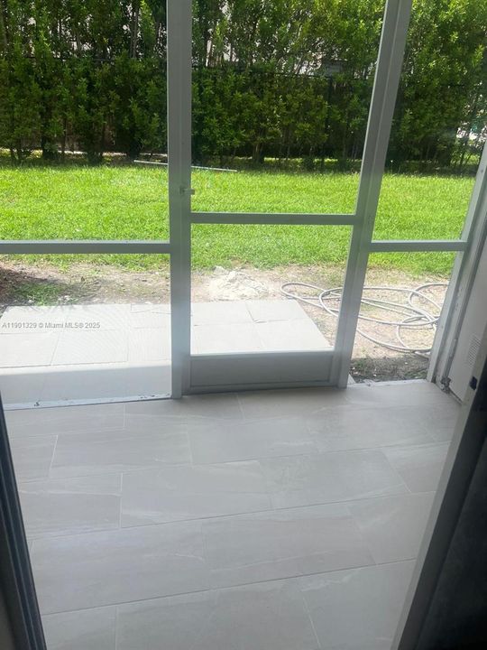 For Rent: $2,280 (2 beds, 2 baths, 912 Square Feet)