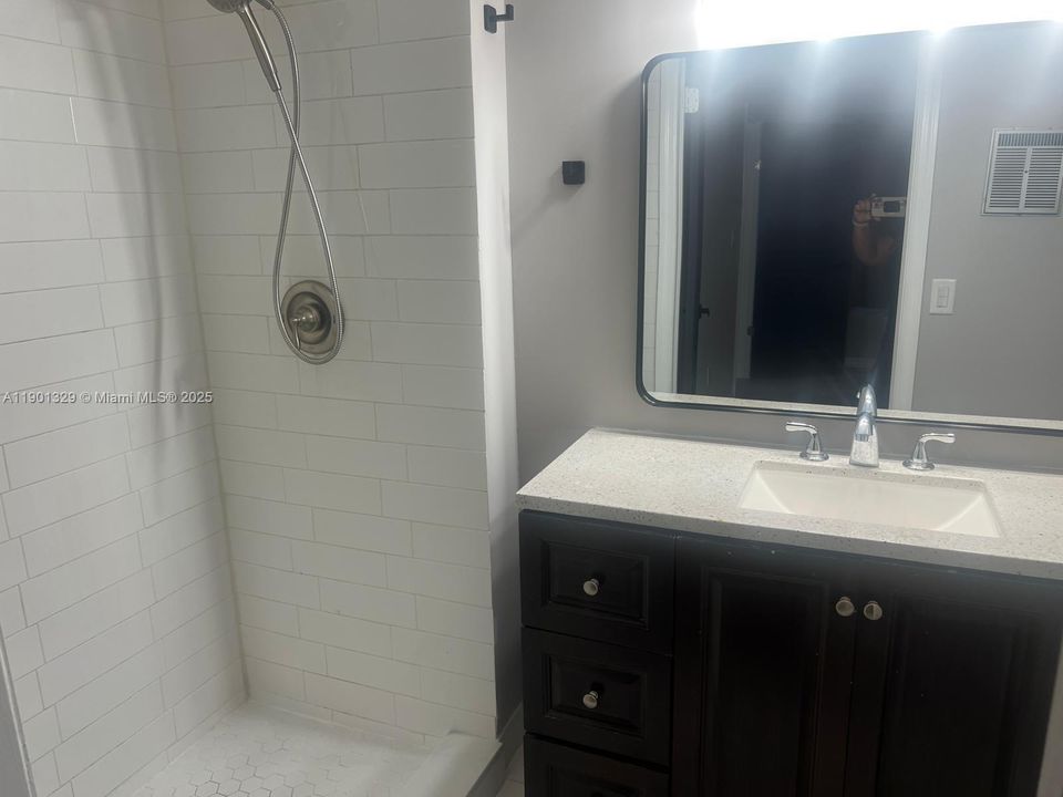 For Rent: $2,280 (2 beds, 2 baths, 912 Square Feet)