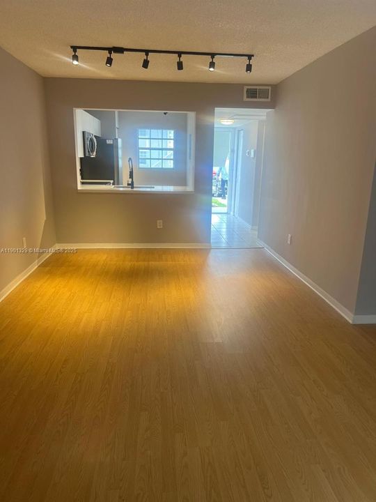 For Rent: $2,280 (2 beds, 2 baths, 912 Square Feet)